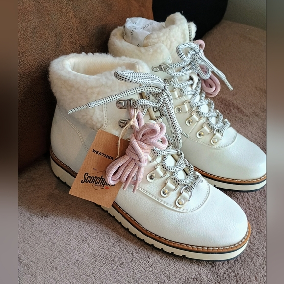 NWT White Mountain White Cozy Hiking Boots Extra Pink Laces Sz 6 Water Resistant - Picture 1 of 10